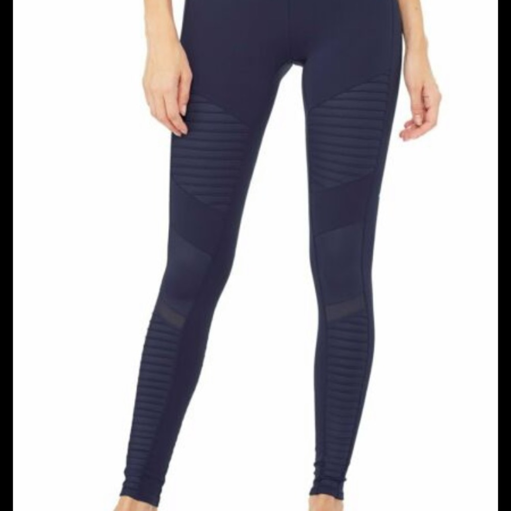 SOLD!! Alo yoga motto leggings